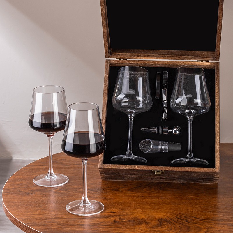 Wine glass gift set in a presentation box